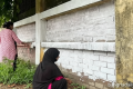 চট্টগ্রামের ঘটনার প্রতিবাদে বেরোবিতে জুলাই গ্রাফিতি অঙ্কন