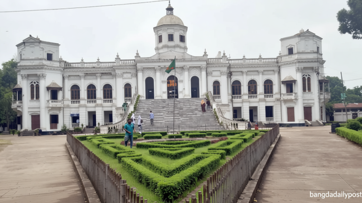 তাজহাটের প্রতিটি ইটে লুকিয়ে আছে কোনো গোপন গল্প