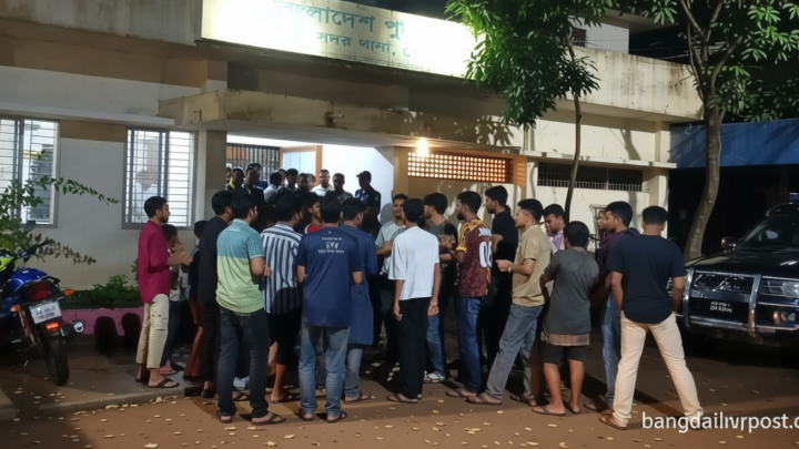 গৃহবধূকে ধর্ষণের অভিযোগে বাড়িওয়ালাকে গণপিটুনি, থানায় বিক্ষোভ