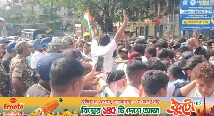 বুলডোজার অভিযানের বিরুদ্ধে কলকাতায় বিক্ষোভ, পুলিশের লাঠিচার্জ