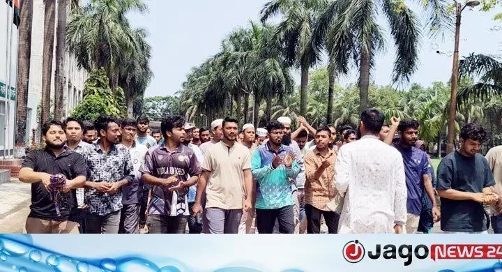 ডুয়েটের সব গেট বন্ধ করে ব্লকেড কর্মসূচিতে শিক্ষার্থীরা