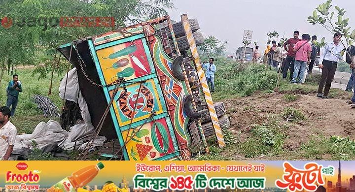 টাঙ্গাইলে রডবোঝাই ট্রাক উল্টে নিহত ১৫