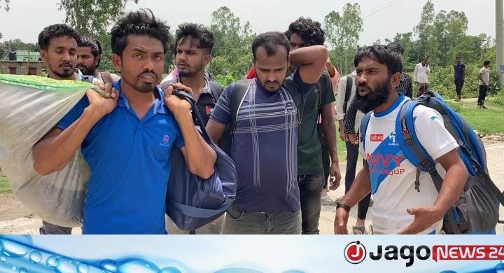 টিকিট না পেয়ে ট্রাকে ঈদযাত্রা, মাঝপথে নামিয়ে দিল বিআরটিএ