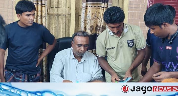 ভিজিএফের ১০ কেজি চালের বদলে ৩০০ করে টাকা দিলেন চেয়ারম্যান