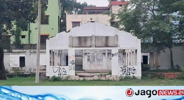 আ’লীগের পরিত্যক্ত অফিসে হেরোইনসহ তরুণী আটক