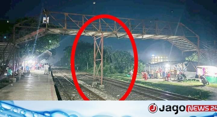 ওভারব্রিজের সঙ্গে ধাক্কায় ট্রেনের ছাদে থাকা যাত্রী নিহত