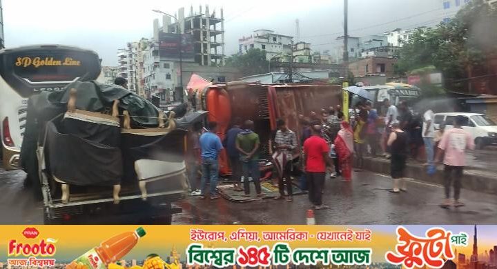রাজধানীর নদ্দায় দুই বাসের সংঘর্ষ, স্বামী-স্ত্রীসহ নিহত ৪