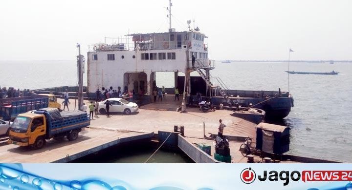 পাটুরিয়ায় কমছে যাত্রী ও যানবাহনের চাপ