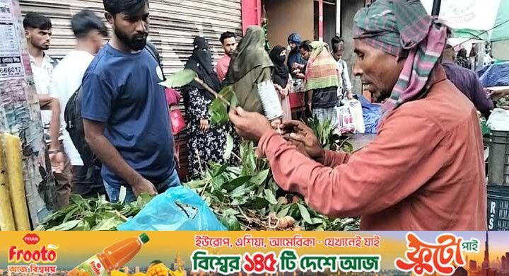 ‘টসটসা, মধু মধু’ হাঁকডাক সায়েদাবাদে, ক্রেতাদের জটলা