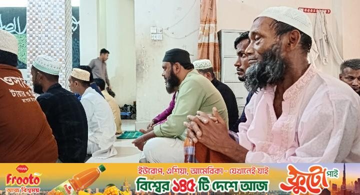 ঢাকায় অনুষ্ঠিত হচ্ছে ঈদের জামাত