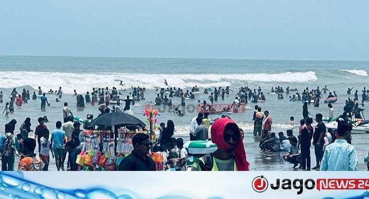 পর্যটক-দর্শনার্থীতে মুখর কক্সবাজার সৈকত