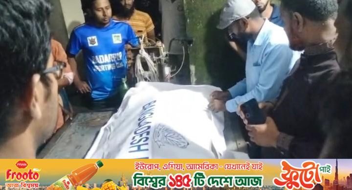 ঈদের ছুটিতে ফিরেছিলেন বাড়িতে, প্রতিপক্ষ মারলো কুপিয়ে