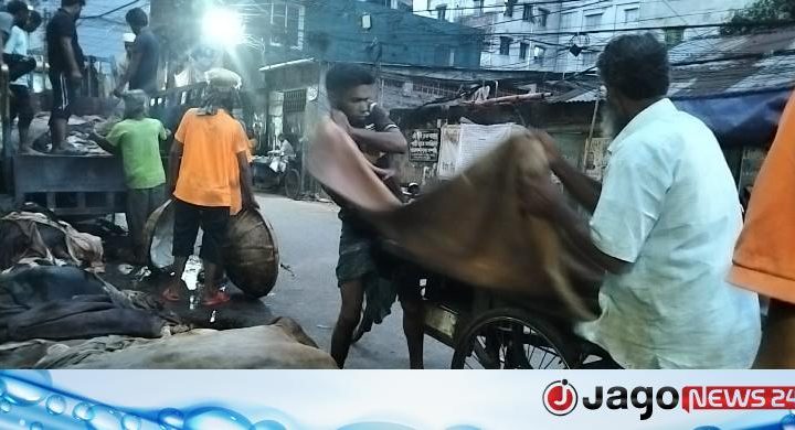 চামড়া সংগ্রহ ঘিরে কর্মব্যস্ত পোস্তা, দাম নিয়ে পরস্পরবিরোধী বক্তব্য