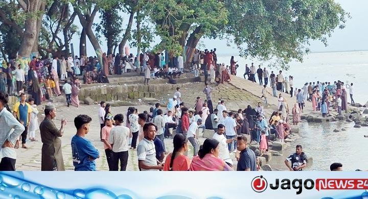 চাঁদপুরে পর্যটকে মুখর তিন নদীর মোহনা