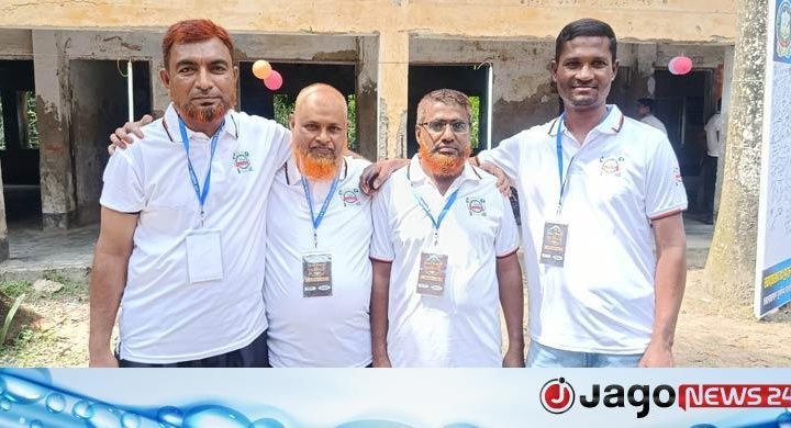 ৩৪ পর পুনর্মিলনী / চুলে পাক ধরলেও স্কুলজীবনের বন্ধুদের চিনতে ভুল হয়নি কারও