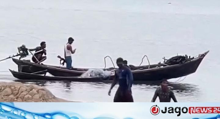 নাফ নদীতে মাছ ধরতে যাওয়া জেলেদের লক্ষ্য করে গুলি