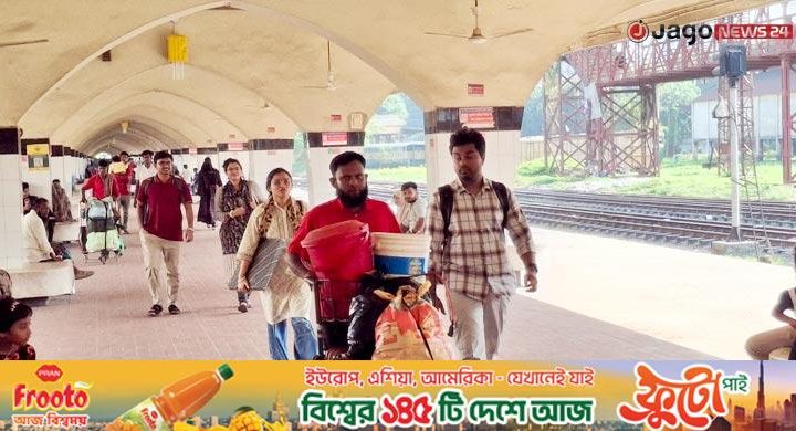 ঈদের ছুটি শেষ হচ্ছে আজ, ঢাকায় ফিরছে মানুষ