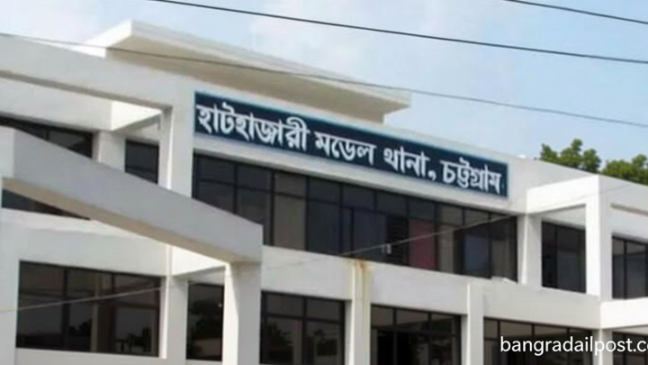 চট্টগ্রামে ইটবোঝাই ট্রাক পুকুরে, চালকের সহকারী নিহত