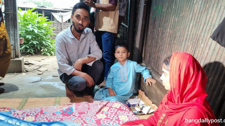 কুমিল্লায় মায়ের হাত থেকে ছিটকে ড্রেনে পড়ে শিশুর মৃত্যু