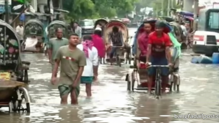 ৪০ মিনিটের বৃষ্টিতেই ডুবলো চট্টগ্রাম, ছুটির দিনে দুর্ভোগ