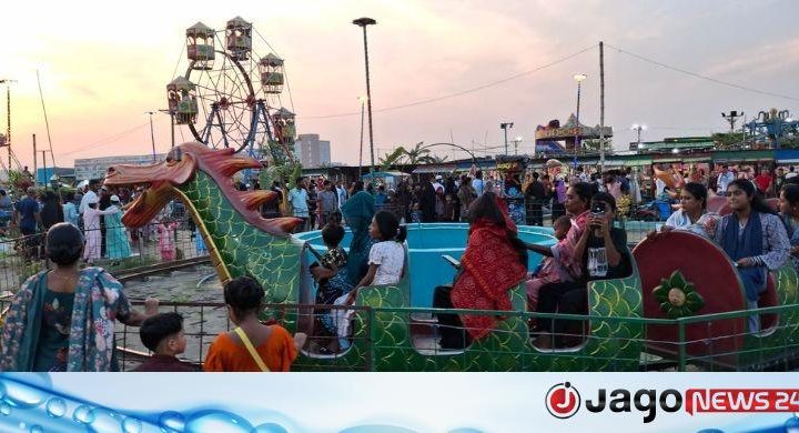 ঈদের ছুটিতে ‘মিনি কক্সবাজারে’ দর্শনার্থীর ভিড়