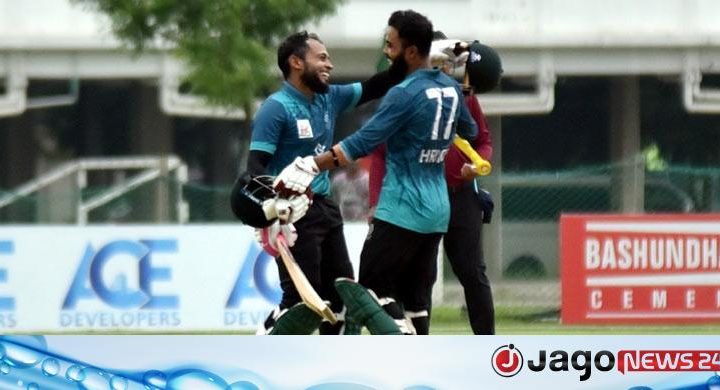 আকাশ ভেঙে বৃষ্টি-বজ্রপাত, ব্যাটে বিদ্যুতের ঝলকানি মুশফিক-হৃদয়ের