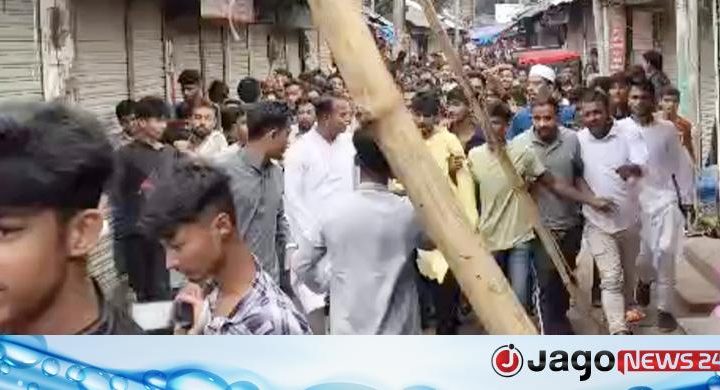 নিষিদ্ধ ছাত্রলীগের মিছিলে হাজারো নেতাকর্মী, সরে গেল পুলিশ