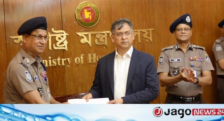 দেশব্যাপী সাড়া জাগানো তিন ঘটনায় পুলিশের ১৫ সদস্যকে পুরস্কার