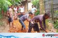 ক্ষোভে চাঁদা তুলে রাস্তা সংস্কার গ্রামবাসীর