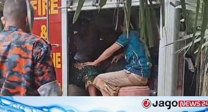 পতাকা টানাতে গিয়ে গাছেই অজ্ঞান যুবক