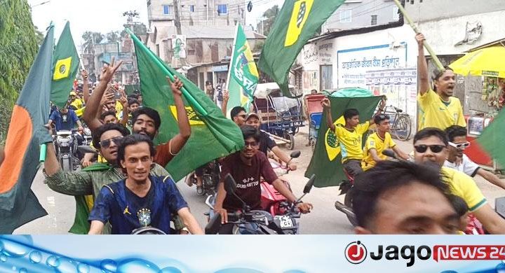 গাইবান্ধায় জার্সি-পতাকা নিয়ে সড়কে নামলেন ব্রাজিল সমর্থকরা