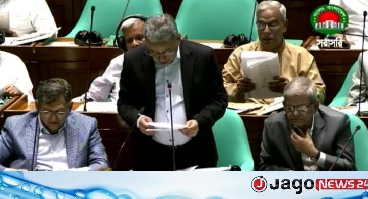 সংসদে অর্থমন্ত্রী / বাজেটে মোট ঘাটতি দুই লাখ কোটি টাকা, কমছে সরকারি ব্যয়