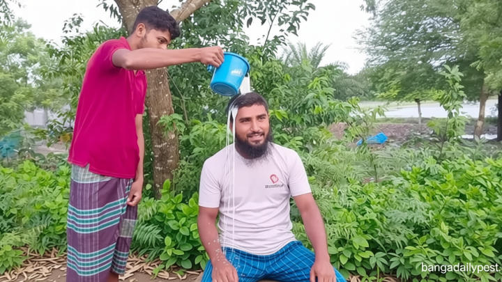 ‘বিবেকের তাড়নায়’ দুধ দিয়ে গোসল করে জামায়াত ছাড়লেন যুবক