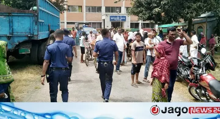 পাশের ঘরে ঘুমাতে বলায় স্ত্রীর বুকে শাবল ঢুকিয়ে দিলেন স্বামী