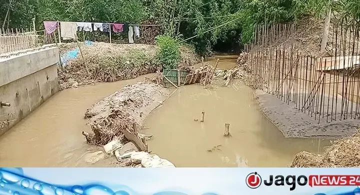 মৌলভীবাজারে সেতুর কাজ বন্ধ: দুর্ভোগে ২৫ গ্রামের মানুষ
