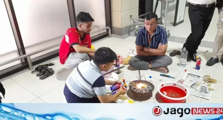 যাত্রীর অন্তর্বাসের ভেতর মিললো ২.১৬ কেজি সোনা