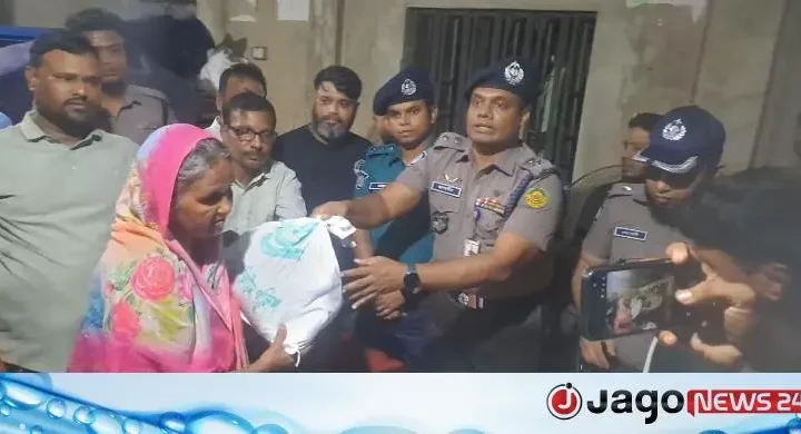 আশ্রয়কেন্দ্রে থাকা ৭০০ পরিবারের পাশে সিএমপি, চলছে ত্রাণ বিতরণ