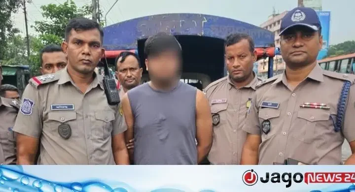 বিদেশি পিস্তল ও ম্যাগাজিনসহ ট্রাফিক পুলিশের হাতে যুবক আটক
