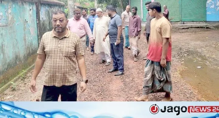 সড়ক সংস্কারে নিম্নমানের সামগ্রী ব্যবহার, ৪ কর্মকর্তাকে শোকজ