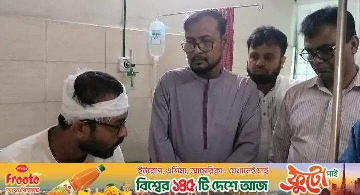 সংঘর্ষের তিনদিন পর আহত শিক্ষার্থীদের দেখতে হাসপাতালে জবি উপাচার্য