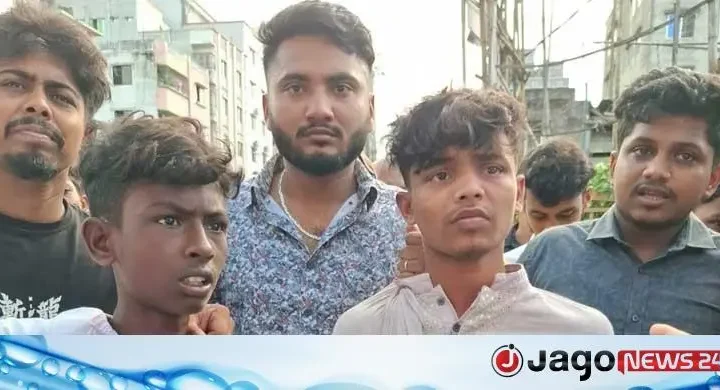 পল্লবীতে কিশোর গ্যাংয়ের অস্ত্রের মহড়া, চাপাতিসহ আটক ২
