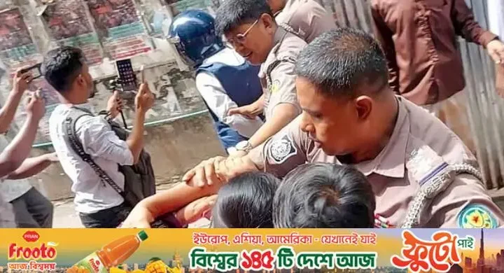 মাদরাসায় শিশুর মৃত্যু: শিক্ষক রিমান্ডে, আদালত চত্বরে স্বজনদের হামলা