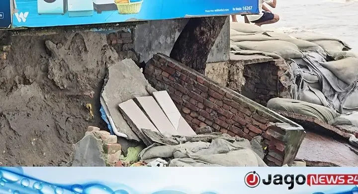 কুয়াকাটা সৈকতে তীব্র ভাঙন, বিলীন হওয়ার পথে ট্যুরিস্ট পুলিশ বক্স
