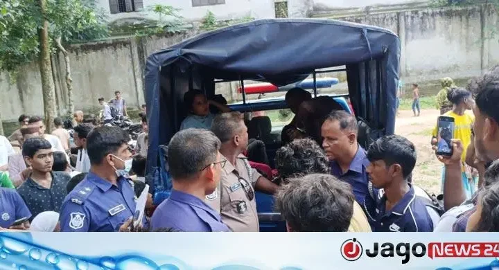 ‘হানিট্র্যাপ’ চক্রের ৪ সদস্যকে গণপিটুনি দিয়ে পুলিশে সোপর্দ