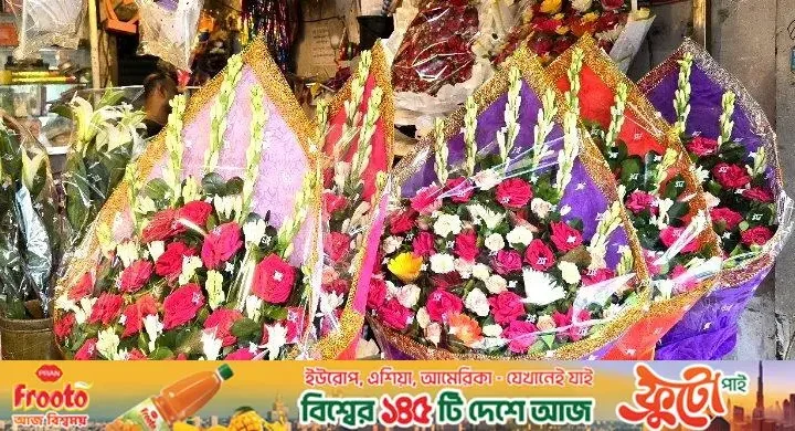 দামের চাপে ফুল থেকে মুখ ফেরাচ্ছেন ক্রেতারা