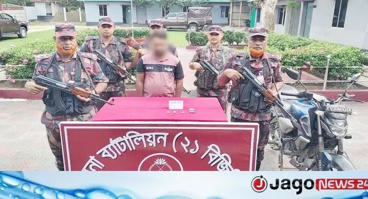 বেনাপোলে ৯০ লাখ টাকার সোনার বারসহ যুবক আটক