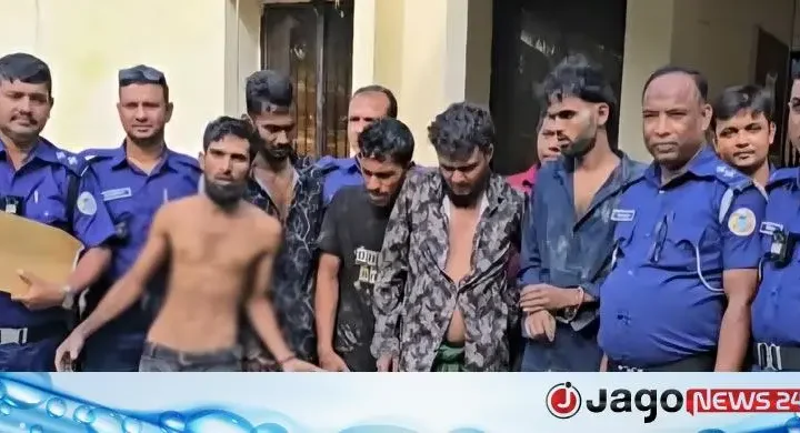 বরগুনায় পিস্তল-গুলিসহ পাঁচ যুবক আটক